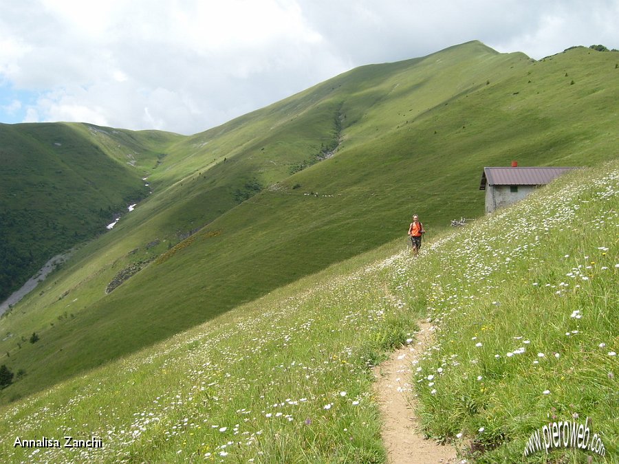 28 Ultimo sguardo verso il Pizzo Baciamorti.JPG